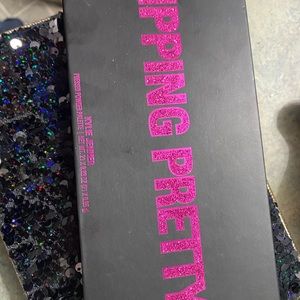Kylie Cosmetics Makeup - Kylie Jenner Sippin Pretty Palette Kylie Cosmetics Makeup - Kylie Jenner Sippin Pretty Palette